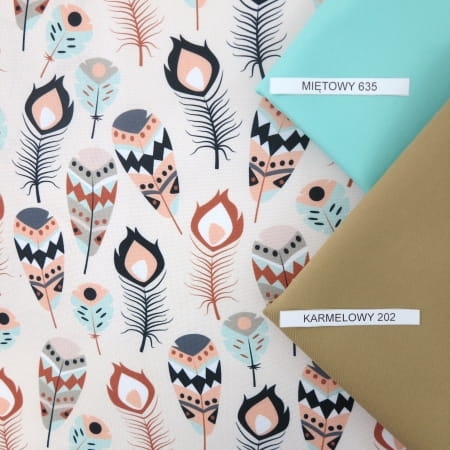 TKANINA WODOODPORNA Indiańskie pióra na beżowym.jpg