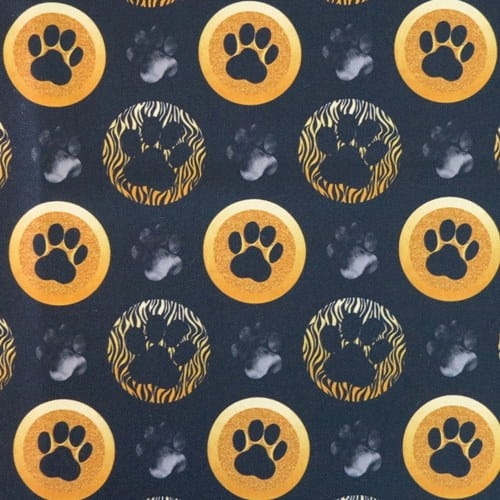 TKANINA WODOODPORNA Psie łapy koła na czarnym [6-8]