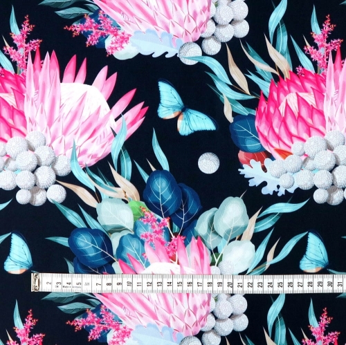 TKANINA WODOODPORNA Kwiaty egzotyczne z motylami na ciemnym granatowym