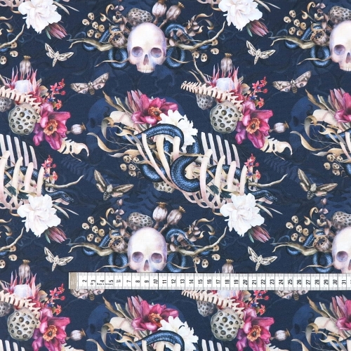 TKANINA WODOODPORNA Czaszki i węże z kwiatami na granatowym