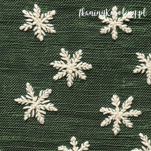 WELUR TAPICERSKI Wzory świąteczne, imitacja juty - płatki śniegu na ciemnej zieleni (luźny wzór) [6-8] 