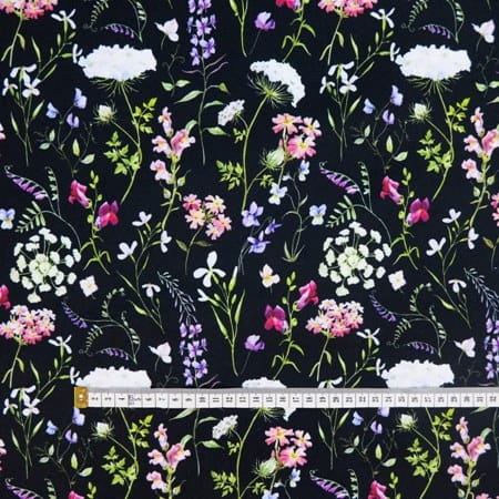 wiosenna łąka na czarnym.JPG