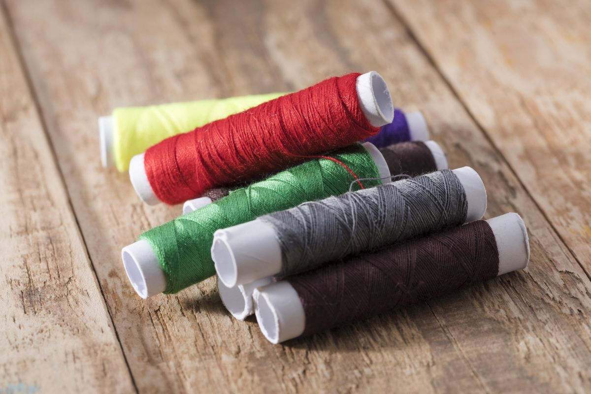 Jak dobrać nitki do różnych rodzajów tkanin?