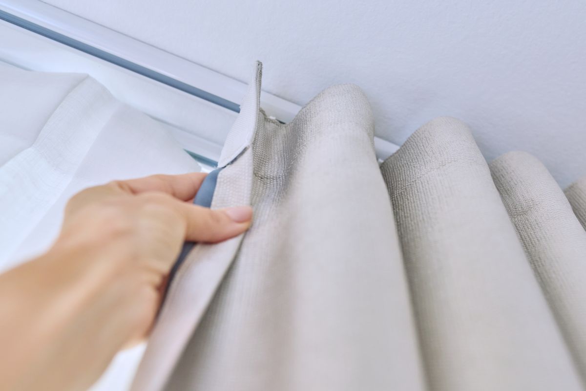 Jak wszyć taśmę do zasłony krok po kroku