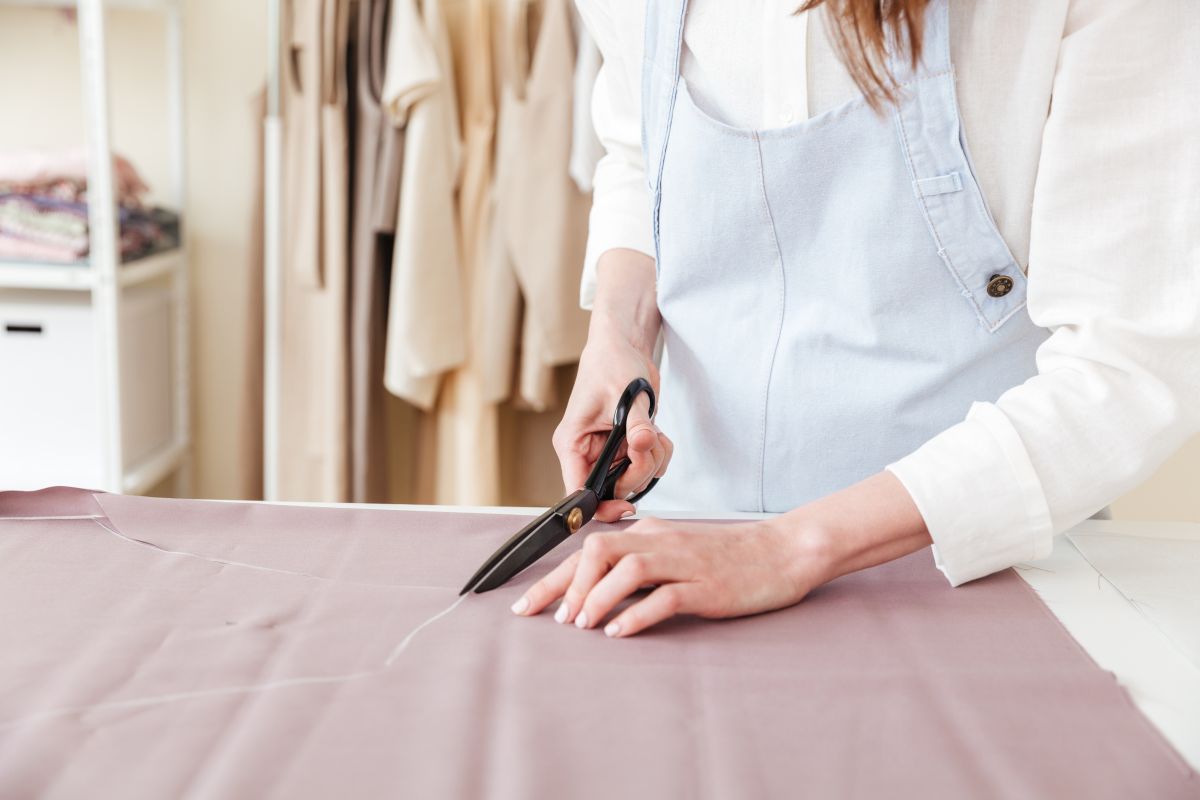 Przygotowanie materiału do szycia — dlaczego to krok, którego nie warto pomijać?