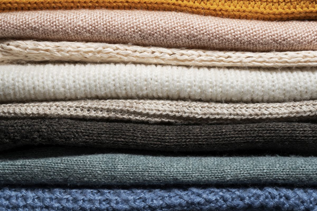 Dzianiny w praktyce — kiedy wybrać dzianinę zamiast tkaniny?